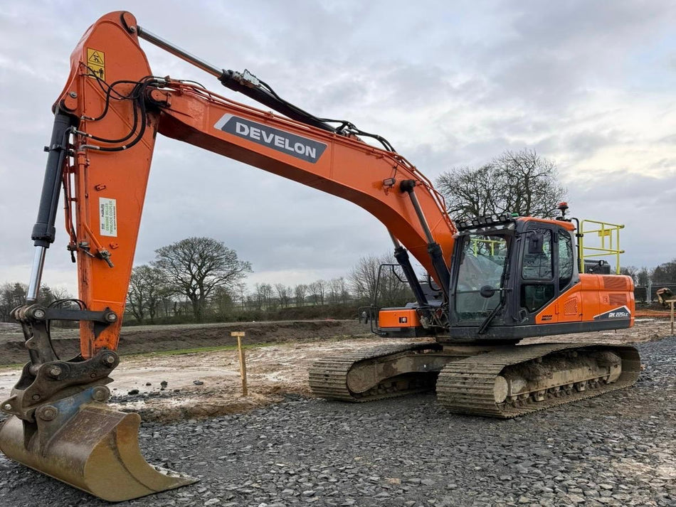 Used DEVELON DX225-7 Excavator